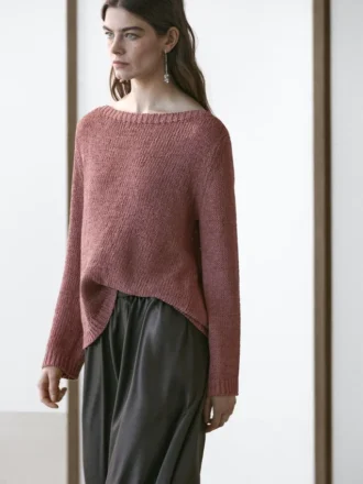 Stickad tröja med båthals