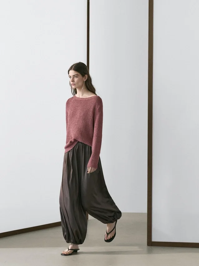 Stickad tröja med båthals Stickad tröja med båthals