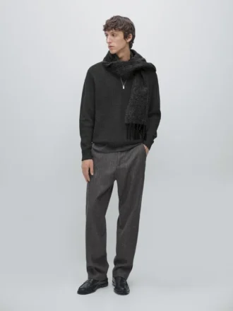 Stickad tröja med hög hals och dragkedja