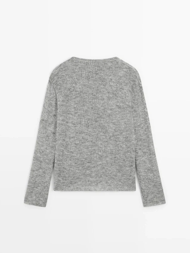 Stickad tröja med krage Stickad tröja med krage