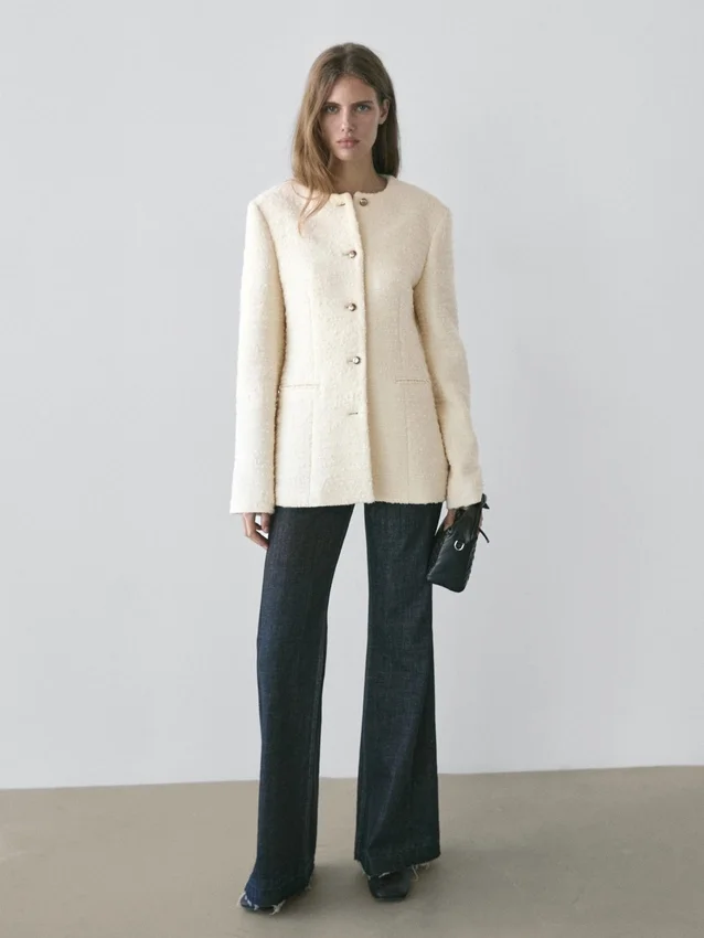 Strukturerad jacka i ullblandning med strassknappar Strukturerad jacka i ullblandning med strassknappar