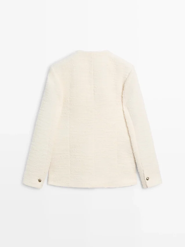 Strukturerad jacka i ullblandning med strassknappar Strukturerad jacka i ullblandning med strassknappar