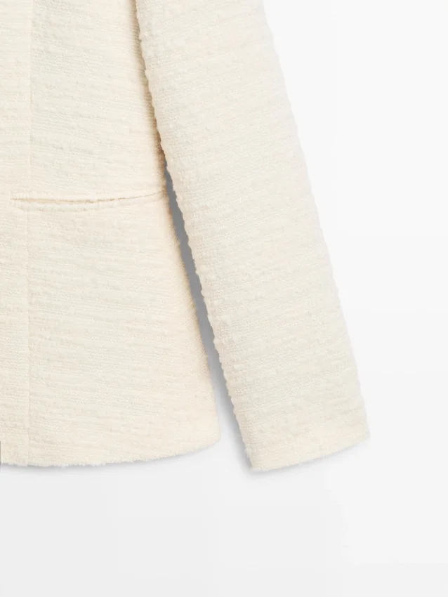 Strukturerad jacka i ullblandning med strassknappar Strukturerad jacka i ullblandning med strassknappar