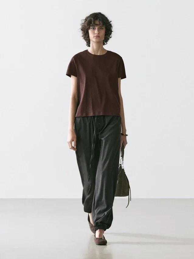 T-shirt i 100 % bomull med sömdetaljer T-shirt i 100 % bomull med sömdetaljer