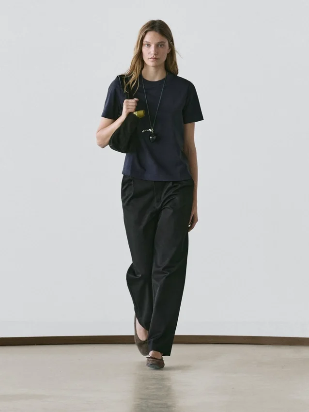 T-shirt i 100 % bomullsinterlock med rund hals T-shirt i 100 % bomullsinterlock med rund hals