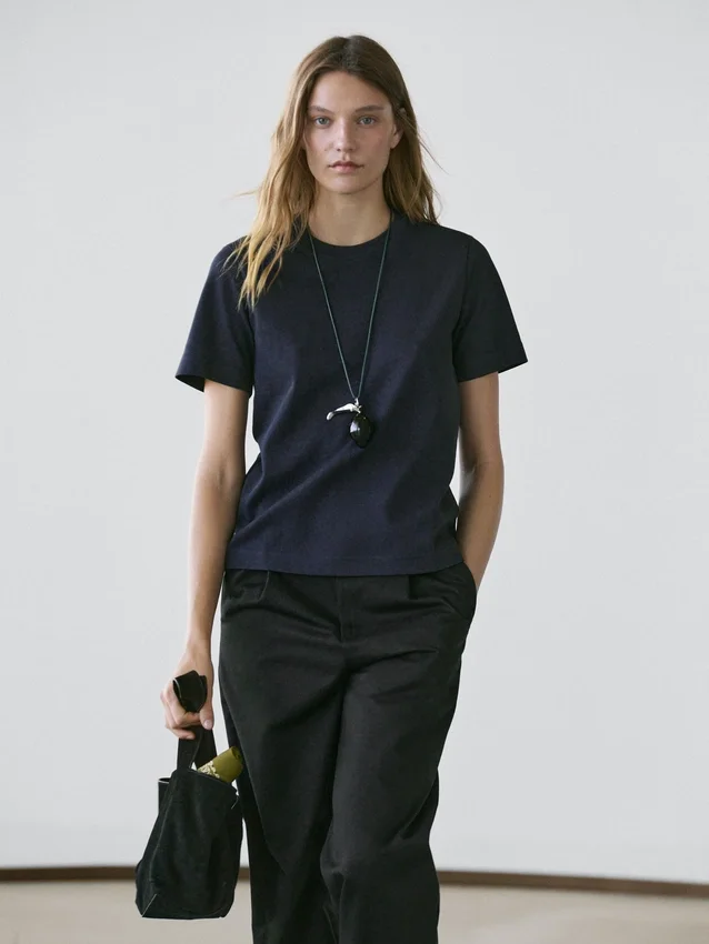 T-shirt i 100 % bomullsinterlock med rund hals T-shirt i 100 % bomullsinterlock med rund hals