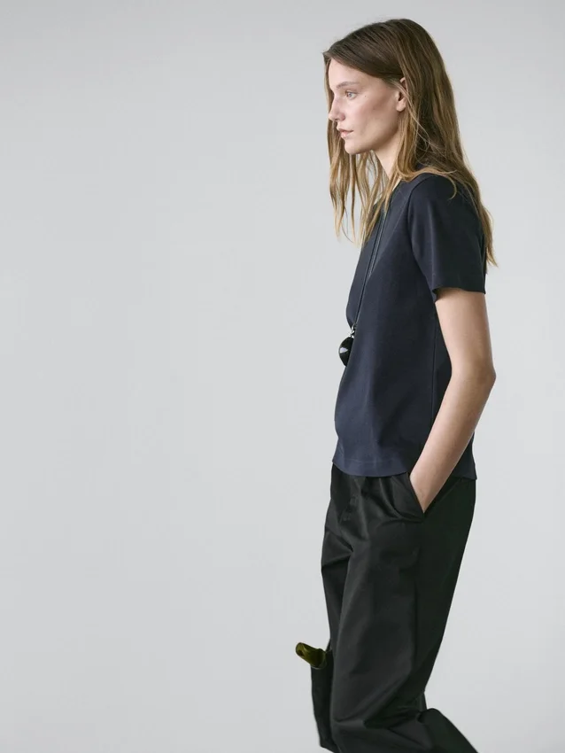 T-shirt i 100 % bomullsinterlock med rund hals T-shirt i 100 % bomullsinterlock med rund hals