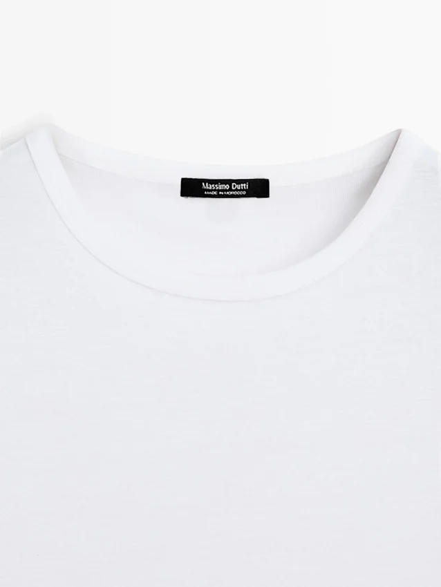 T-shirt i 100 % merceriserad bomull med korta ärmar T-shirt i 100 % merceriserad bomull med korta ärmar