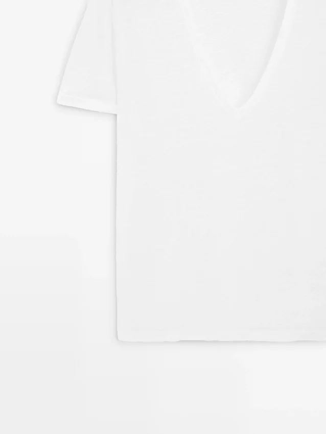 T-shirt i linne med V-ringning T-shirt i linne med V-ringning