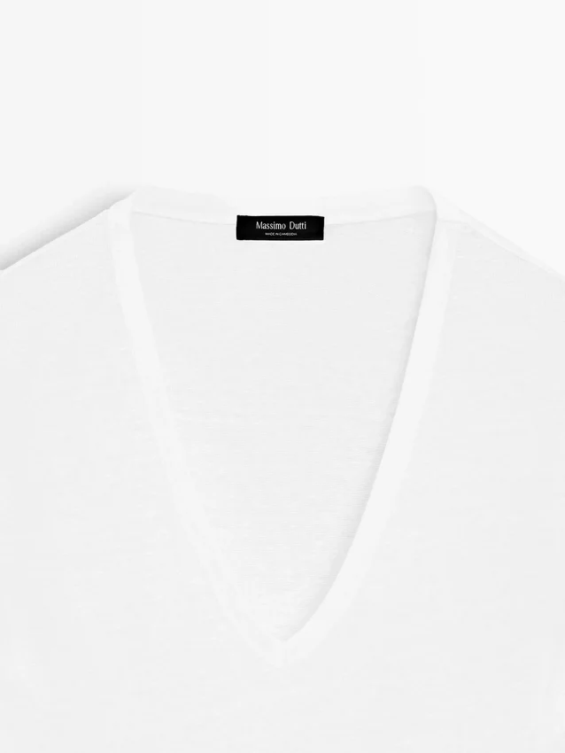 T-shirt i linne med V-ringning T-shirt i linne med V-ringning