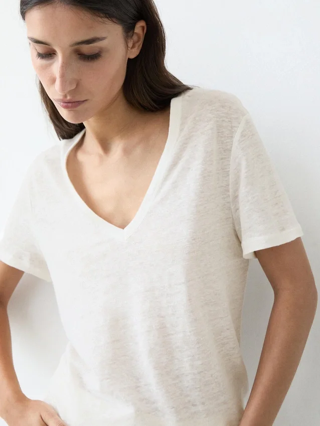 T-shirt i linne med V-ringning T-shirt i linne med V-ringning