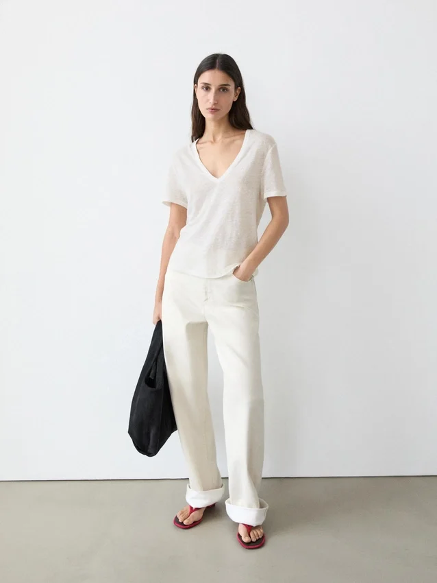 T-shirt i linne med V-ringning T-shirt i linne med V-ringning