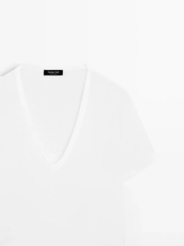 T-shirt i linne med V-ringning T-shirt i linne med V-ringning