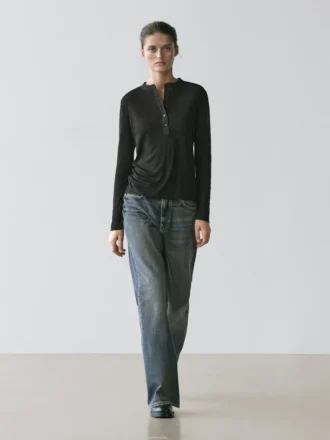 T-shirt i ullblandning med henleykrage