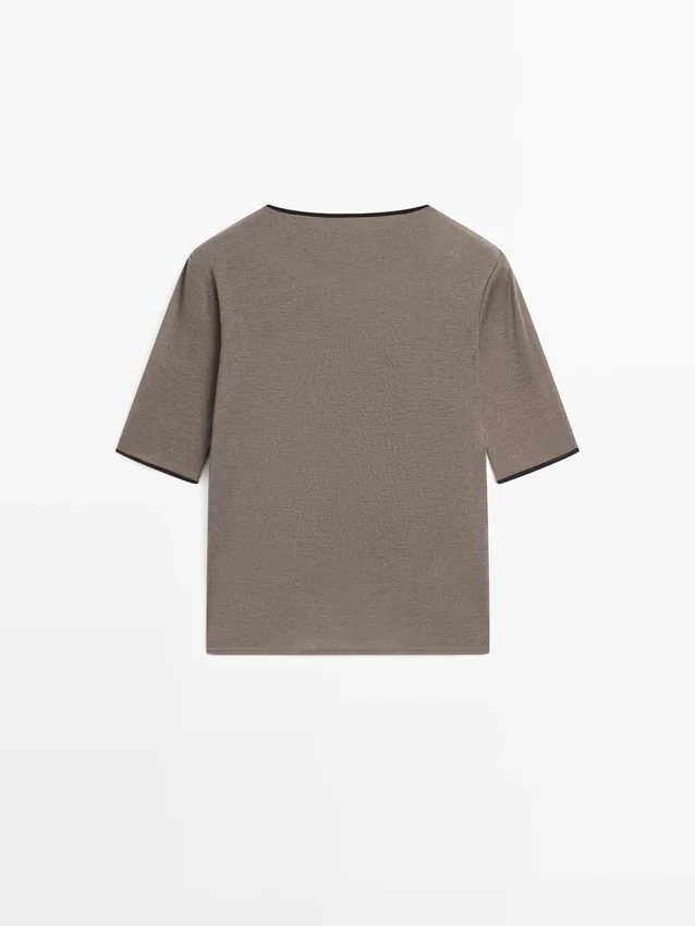 T-shirt i ullblandning med kontrastdetaljer T-shirt i ullblandning med kontrastdetaljer