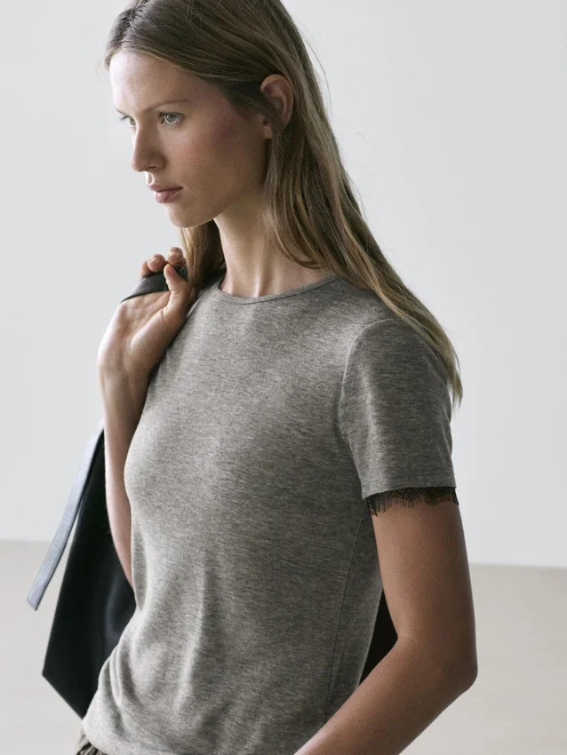 T-shirt i ullblandning med spetsdetaljer T-shirt i ullblandning med spetsdetaljer