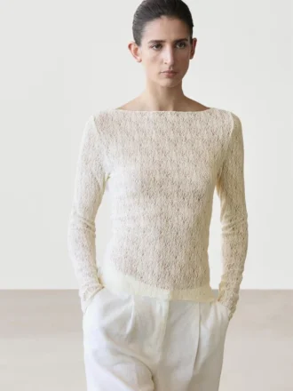 T-shirt med båthalsringning och spetsdetaljer