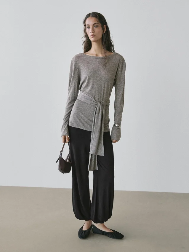 T-shirt med knytdetalj T-shirt med knytdetalj