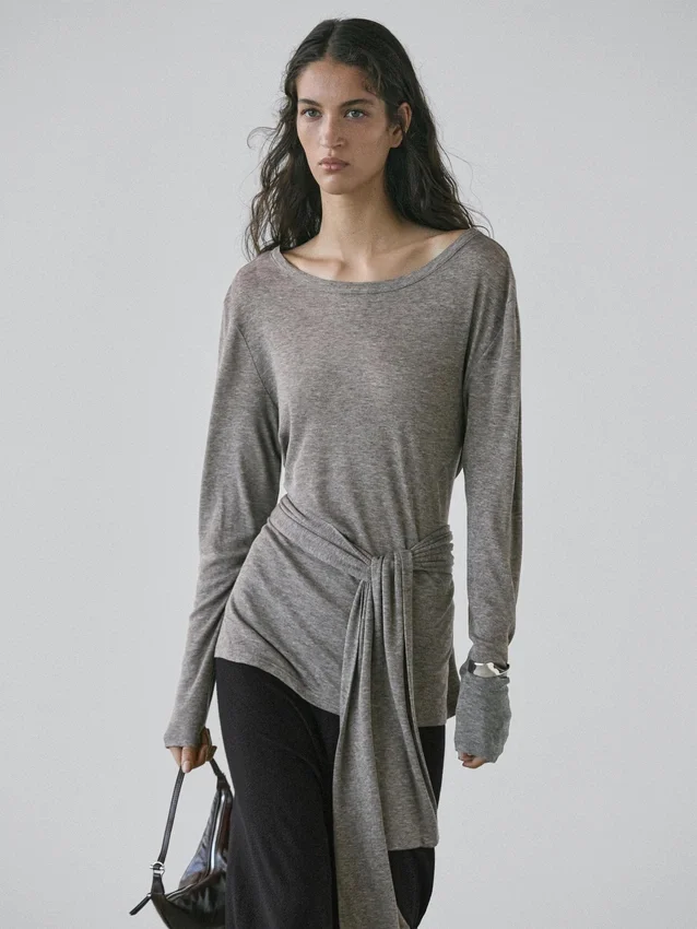 T-shirt med knytdetalj T-shirt med knytdetalj