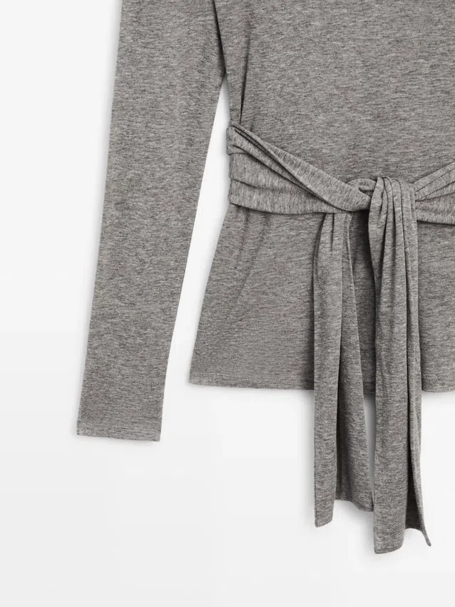 T-shirt med knytdetalj T-shirt med knytdetalj