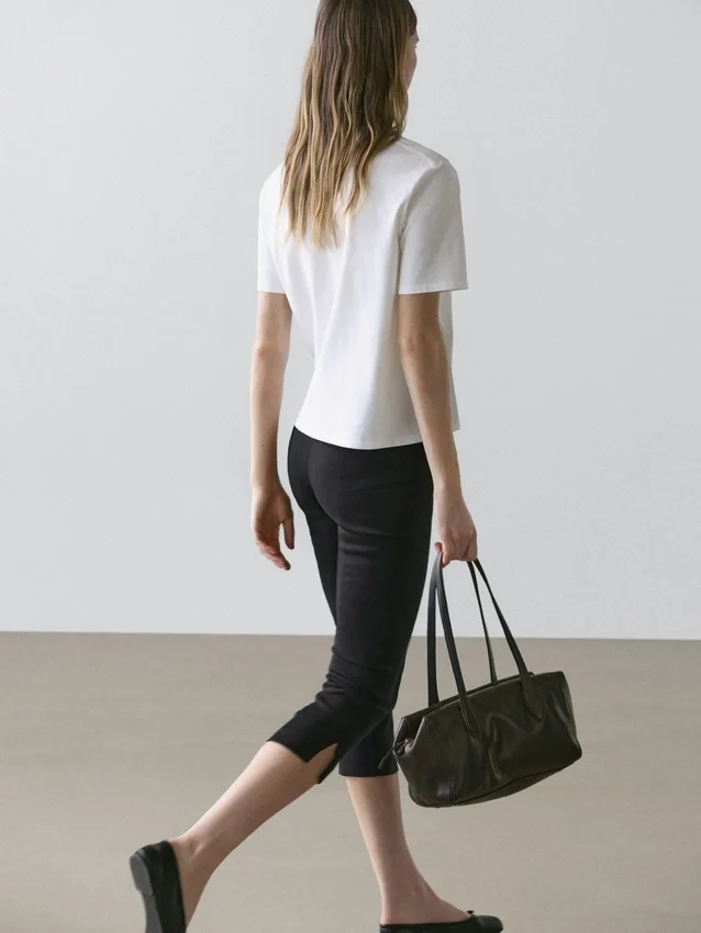 T-shirt med kort ärm i normal passform T-shirt med kort ärm i normal passform