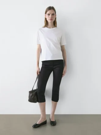 T-shirt med kort ärm i normal passform T-shirt med kort ärm i normal passform