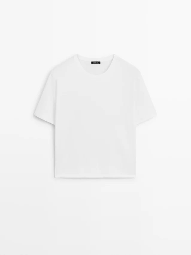 T-shirt med kort ärm i normal passform T-shirt med kort ärm i normal passform