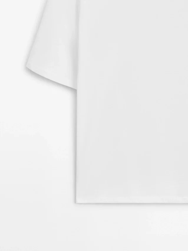 T-shirt med kort ärm i normal passform T-shirt med kort ärm i normal passform