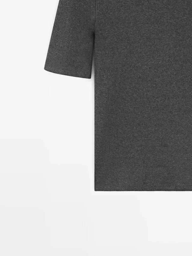 T-shirt med korta ärmar i bomullsblandning T-shirt med korta ärmar i bomullsblandning