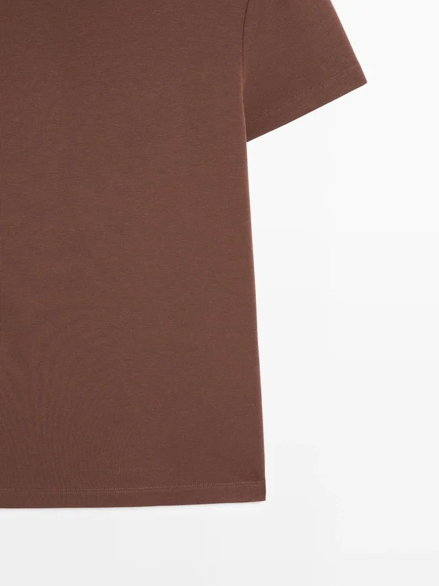 T-shirt med korta ärmar i lyocellblandning T-shirt med korta ärmar i lyocellblandning