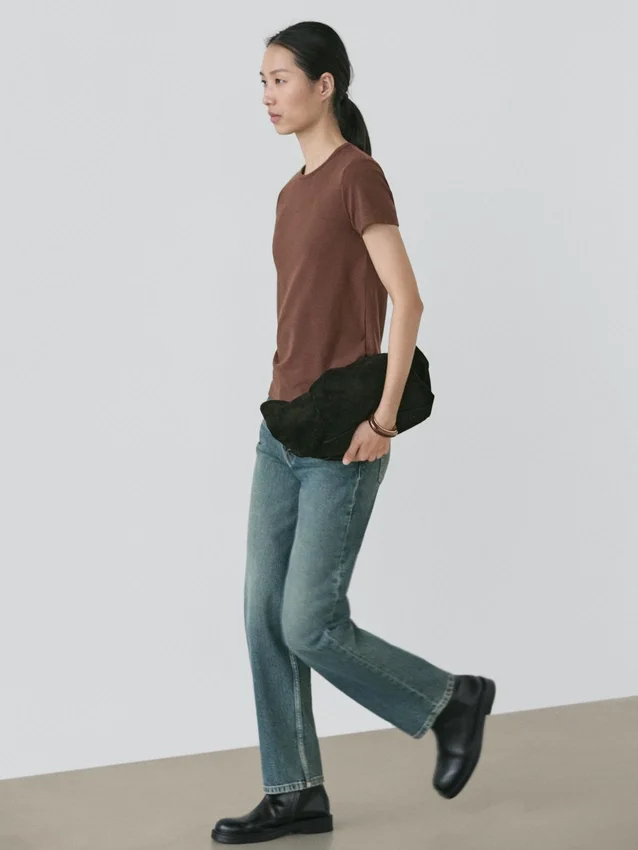 T-shirt med korta ärmar i lyocellblandning T-shirt med korta ärmar i lyocellblandning