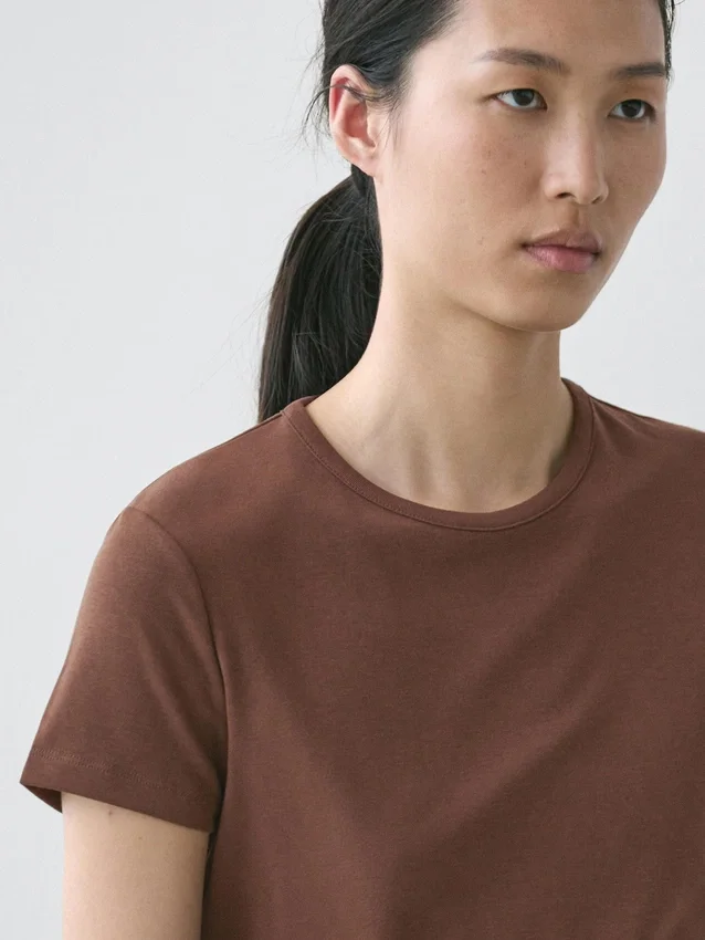 T-shirt med korta ärmar i lyocellblandning T-shirt med korta ärmar i lyocellblandning