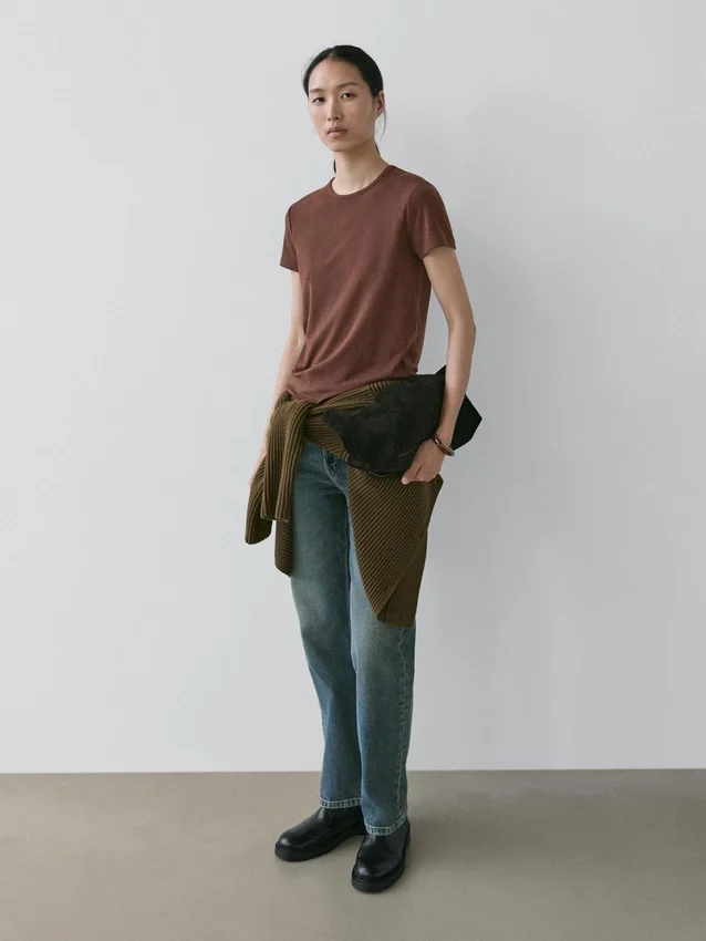 T-shirt med korta ärmar i lyocellblandning T-shirt med korta ärmar i lyocellblandning