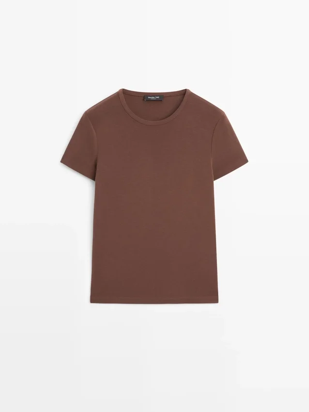 T-shirt med korta ärmar i lyocellblandning T-shirt med korta ärmar i lyocellblandning