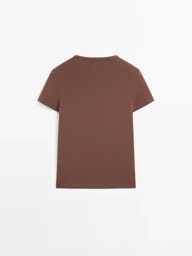 T-shirt med korta ärmar i lyocellblandning T-shirt med korta ärmar i lyocellblandning