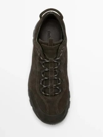 Tekniska träningsskor med läderdetaljer