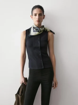 Top i bomullsblandning med knäppning