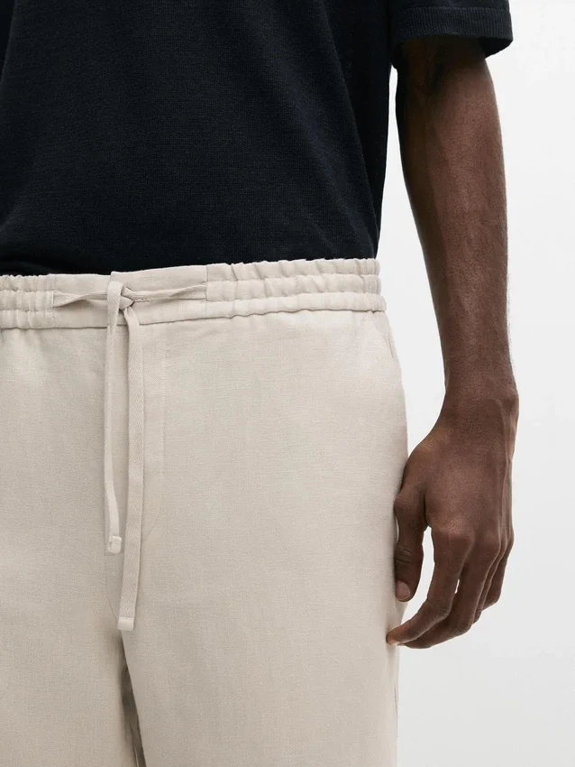 Total Look-byxor i linne med detalj i midjan Total Look-byxor i linne med detalj i midjan