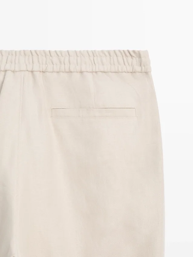 Total Look-byxor i linne med detalj i midjan Total Look-byxor i linne med detalj i midjan