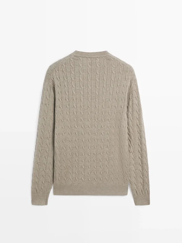Tröja i bomull med kabelstickning Tröja i bomull med kabelstickning