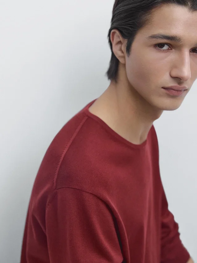 Tröja i bomullstrik med rund hals Tröja i bomullstrik med rund hals