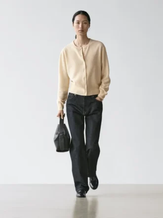 Ullstickad koftor med rund hals