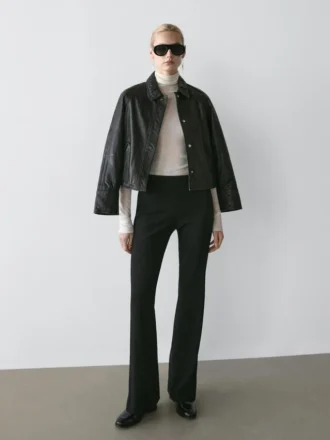 Utställda byxor med ficka