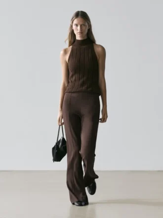 Utställda byxor med ficka