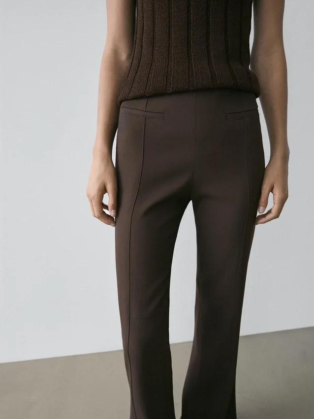 Utställda byxor med ficka Utställda byxor med ficka