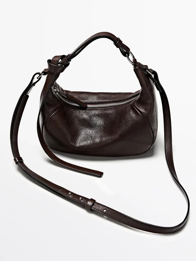 Väska i nappaläder med metallspänne Väska i nappaläder med metallspänne