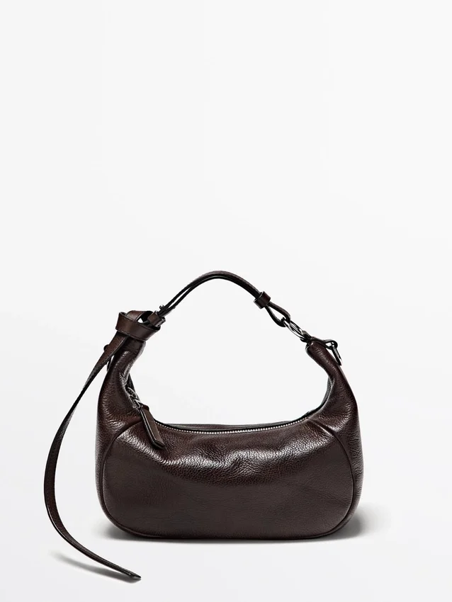 Väska i nappaläder med metallspänne Väska i nappaläder med metallspänne