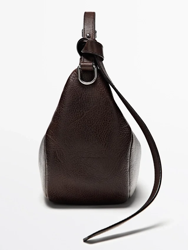 Väska i nappaläder med metallspänne Väska i nappaläder med metallspänne