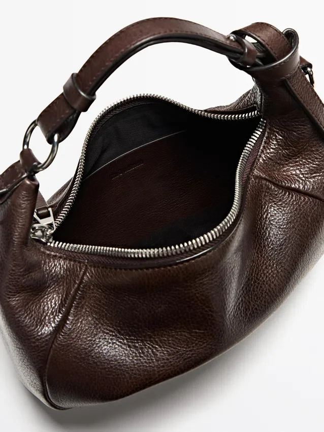 Väska i nappaläder med metallspänne Väska i nappaläder med metallspänne