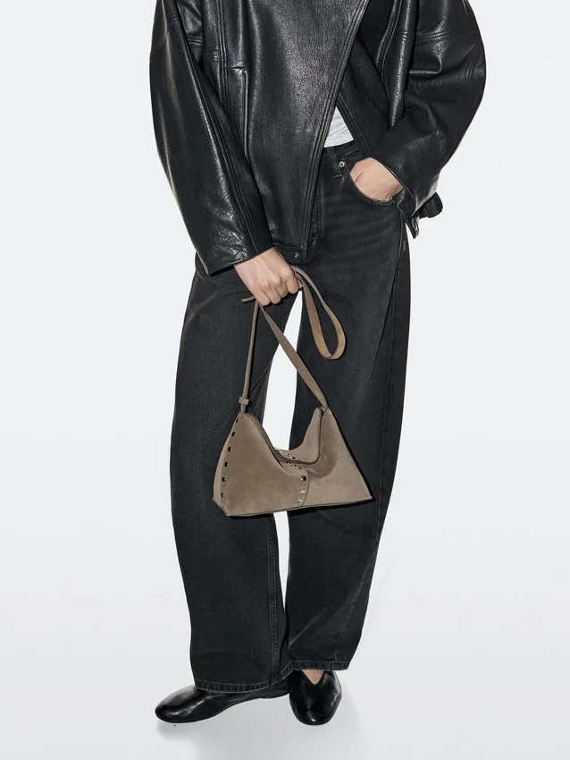 Väska i spaltläder med nitar Väska i spaltläder med nitar